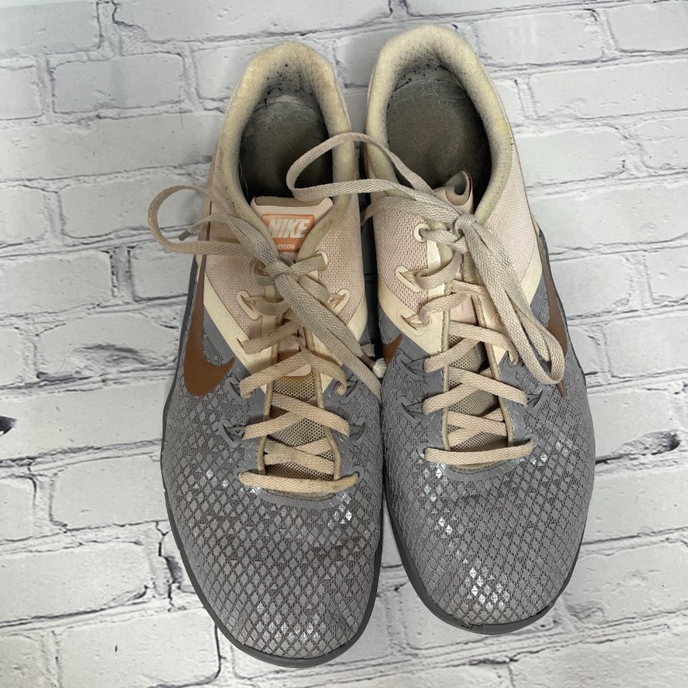 Women's Nike Metcon Strength Training Workout 4 XD MTLC Shoes Pink Grey White - Picture 4 of 9